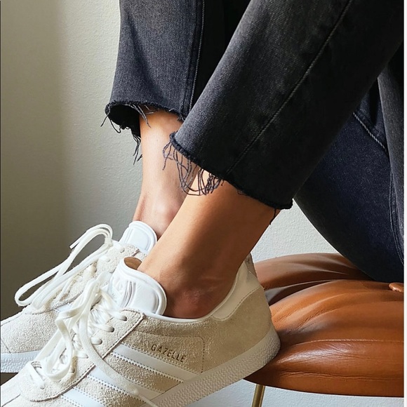 Aritzia Denim Forum The Yoko Exposed Button High Rise straight leg crop jeans - Picture 5 of 10